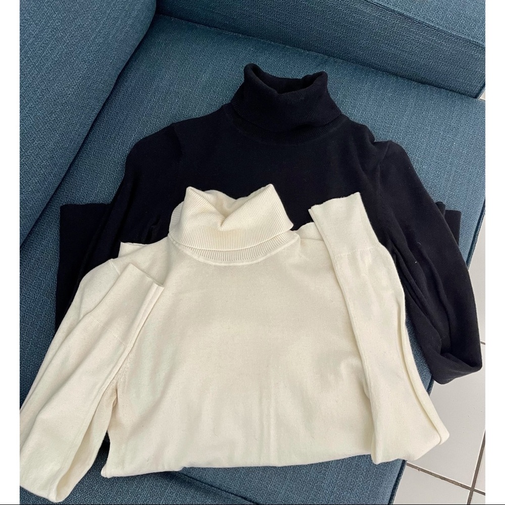 Gap Turtle necks white and black 2x$15